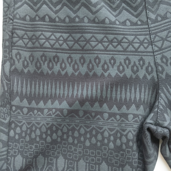 Mudd, Black pattern Workout leggings, Size Lg - Picture 5 of 10